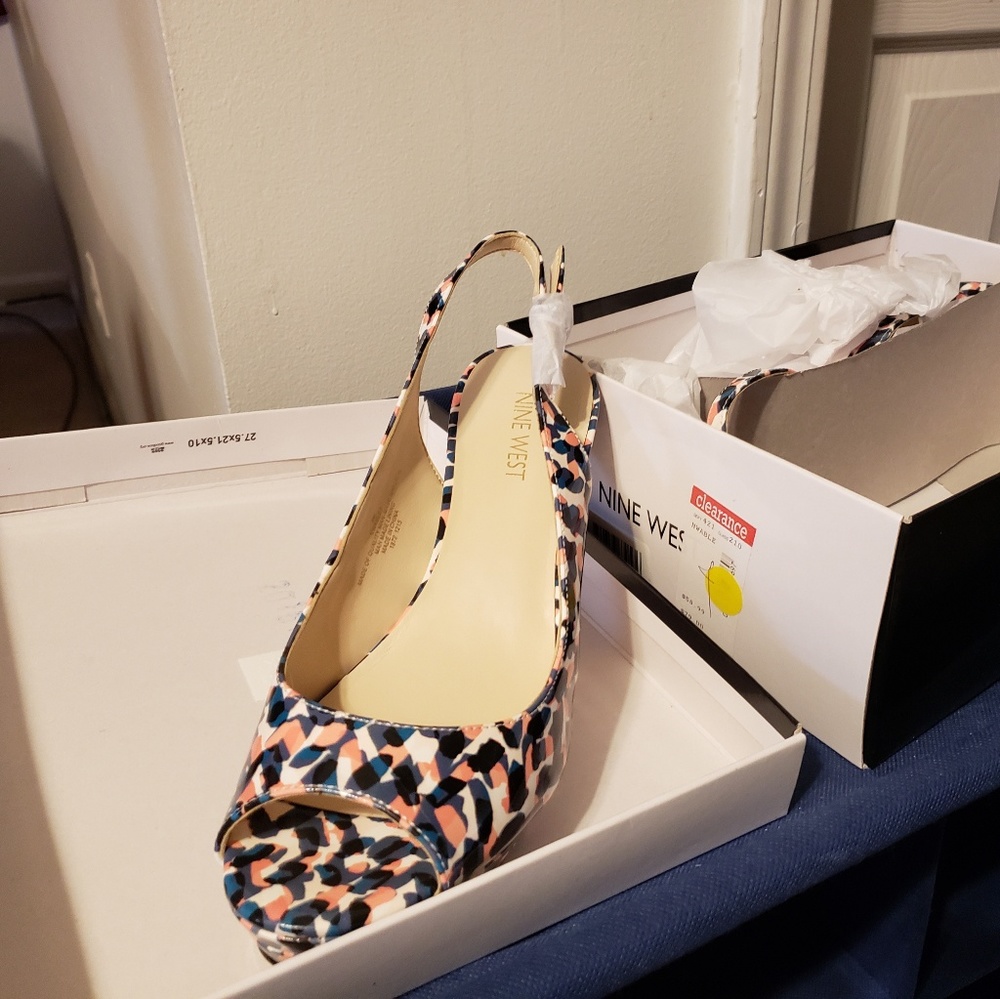 Sandals - Picture 2 of 3